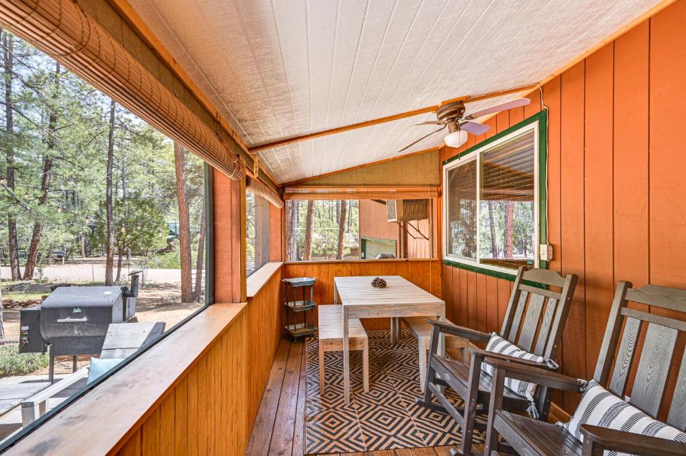 Forest Views and Fire Pit Cozy Pine Cabin